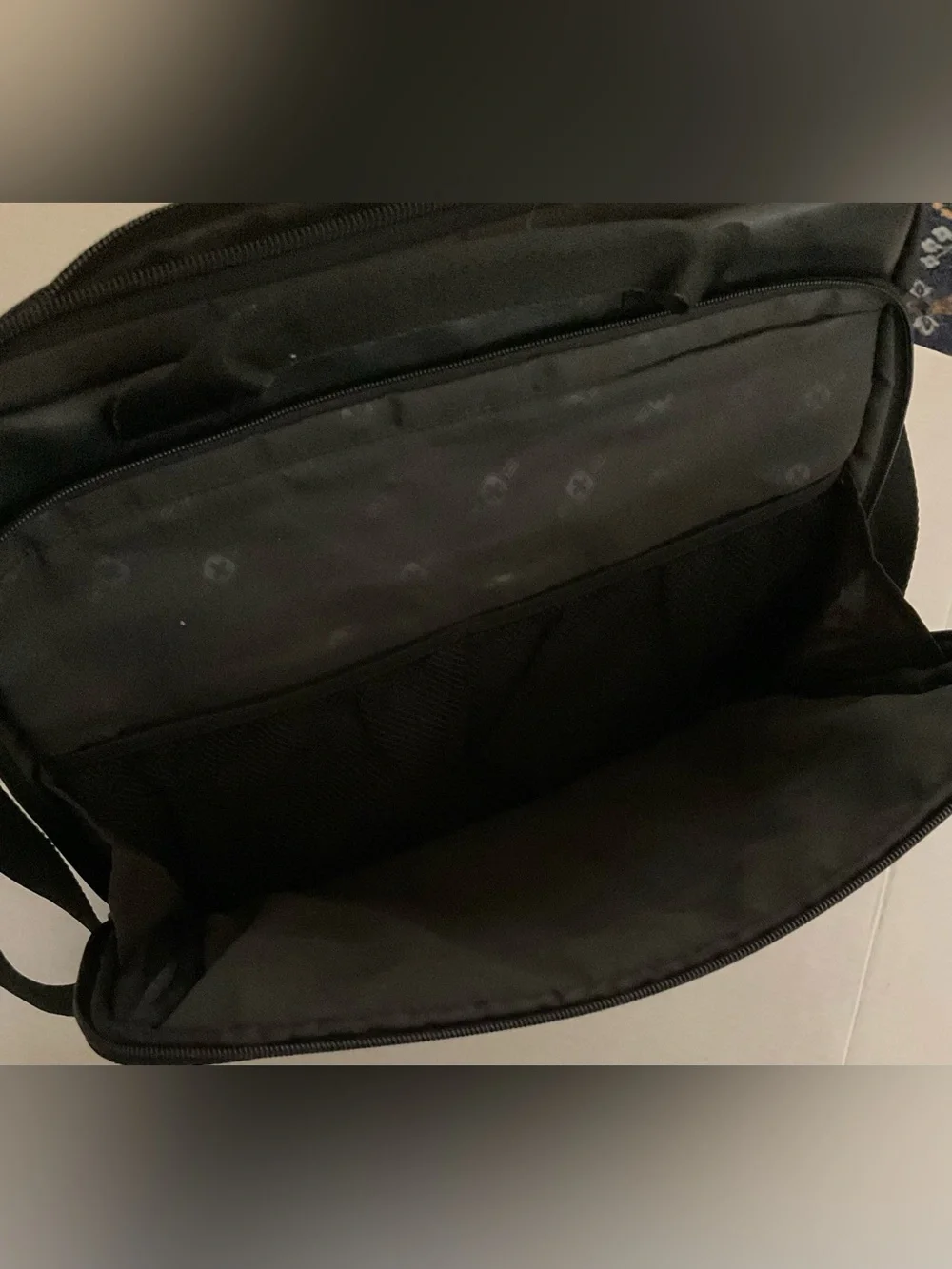 Wenger Swiss Tech Black Padded Laptop Messenger Bag 15x12